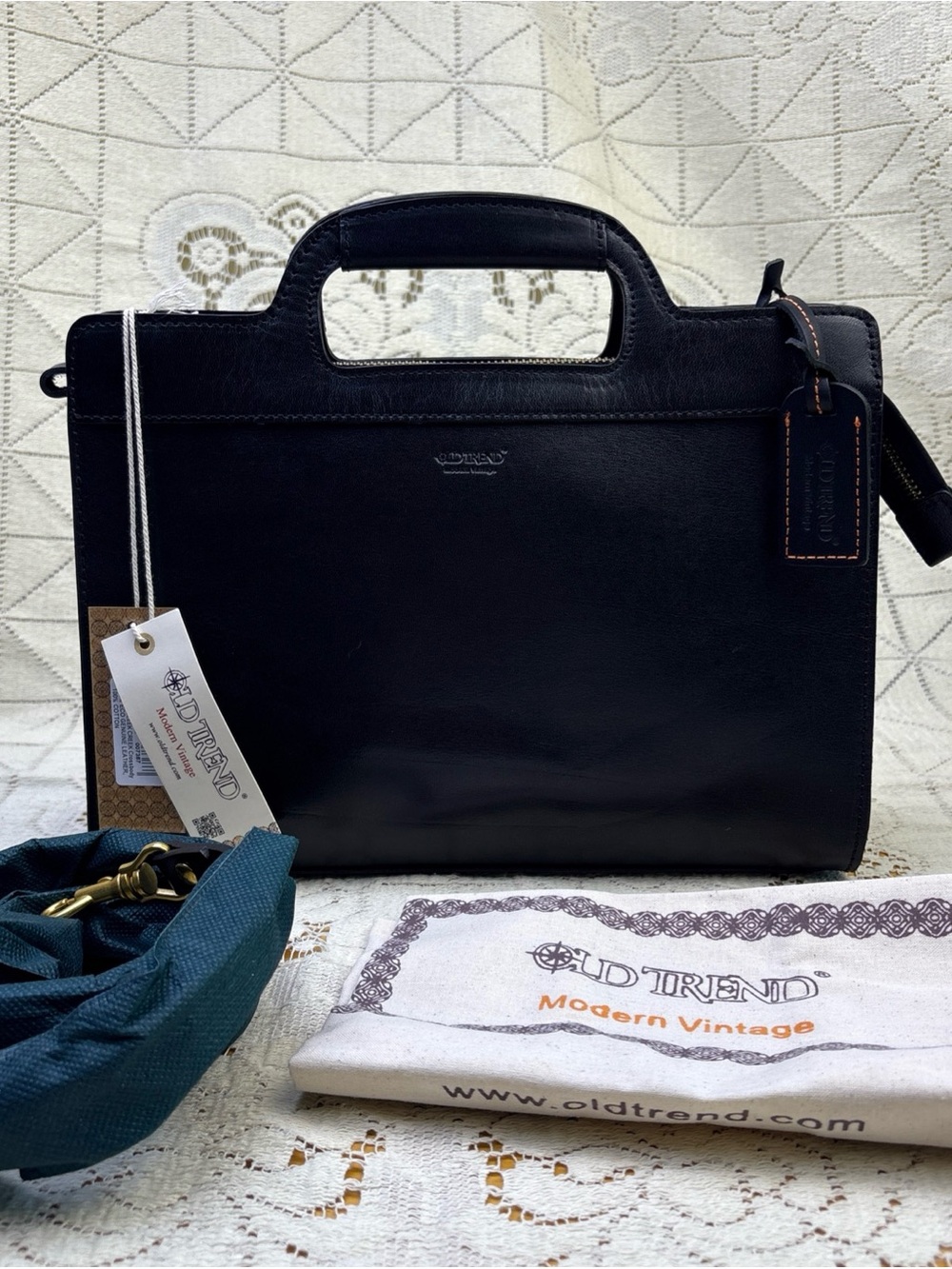 Old Trend Black Sleek Creek Leather Satchel Crossbody Bag NWT